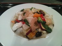 海老、イカ、小柱などの海鮮と豊富な野菜の塩味旨煮！