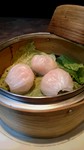 うっすらピンクに透ける綺麗な蒸し餃子♪