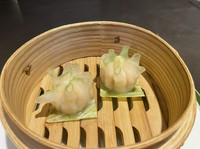 モチッとした皮でイカが入った餡を花がひらいたように包まれた可愛らしい蒸し餃子♪