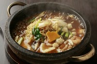 熱々で具沢山のあんかけをお客様の目の前でおかけします。
醤油味or塩味をお選びいただけます。