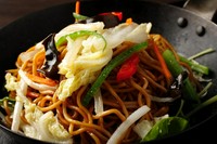 味の決め手は炒めればコクと香りが際立つ中国醤油！