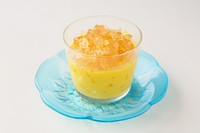 フレッシュマンゴーがたっぷりなマンゴープリンにグレープフルーツのジュレをトッピング♪キラキラのジュレが程よい酸味を加え食感と見た目を楽しませてくれます。