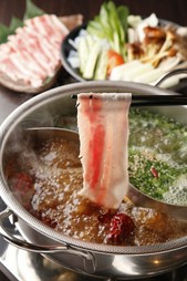 名物火鍋も本格料理も…よくばり＆お得で嬉しい♪
当店１押し火鍋セット！