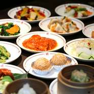 自慢の料理をバランスよくお好きな組み合わせで食べられる…
選べる楽しさ満載の８品コース！