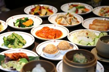 自慢の料理をバランスよくお好きな組み合わせで食べられる…
選べる楽しさ満載の８品コース！