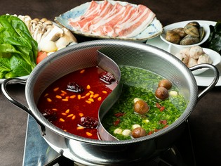 スープを調合して、好みの味を見つける『薬膳美湖香鍋』