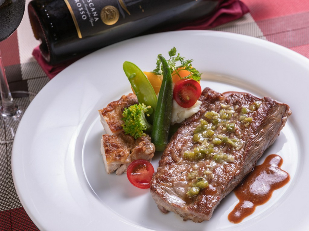 信頼する業者から仕入れる鮮魚や肉類
