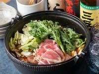 旨みたっぷりの鴨のもも肉を使用。店主こだわりの自慢の一品。冬季限定の『鴨鍋』