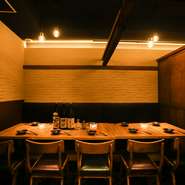 扉付きの【個室】のお席もございます。こちらのお席は、席数が限られておりますのでご予約かお電話でお問い合わせ下さい。

