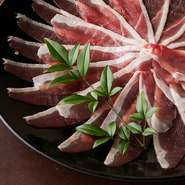 あいち鴨と自家製のつくねと季節のお野菜のセットです。

