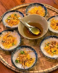 バインベオ（フエの小皿の蒸し餅　海老田麩とねぎ油のせ）6個