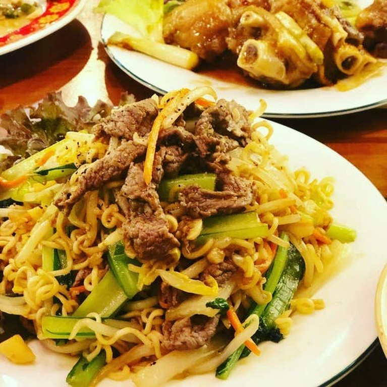 ホイアンおすすめの牛肉のベトナム焼きそば。