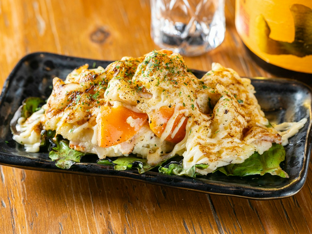 香り良く、見栄えも良いお店自慢の一品『炙りポテトサラダ』