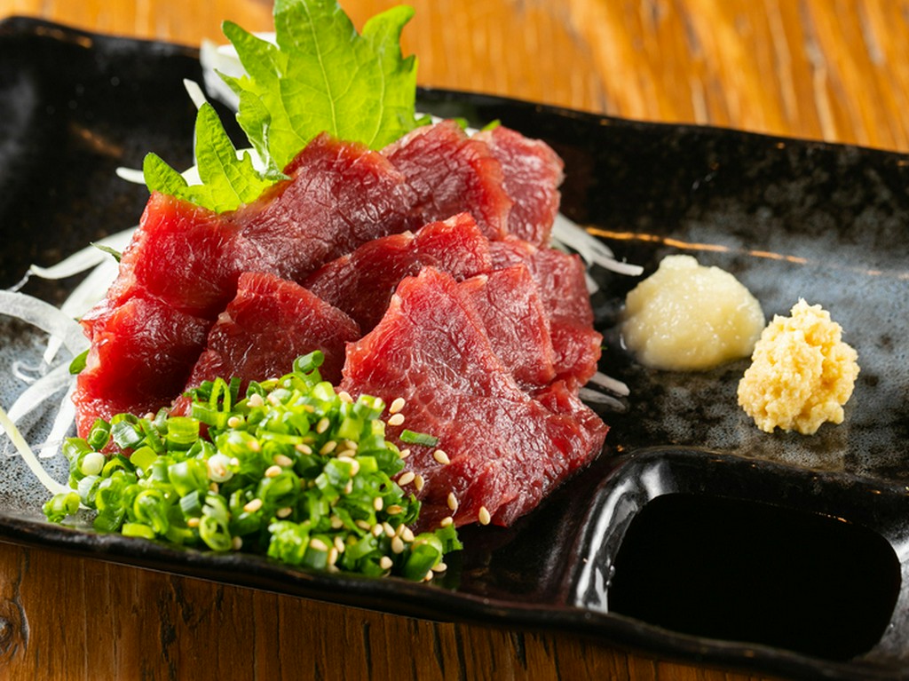 味よし品質よし。「千興ファーム」より仕入れた馬肉を贅沢に満喫『馬刺し赤身』