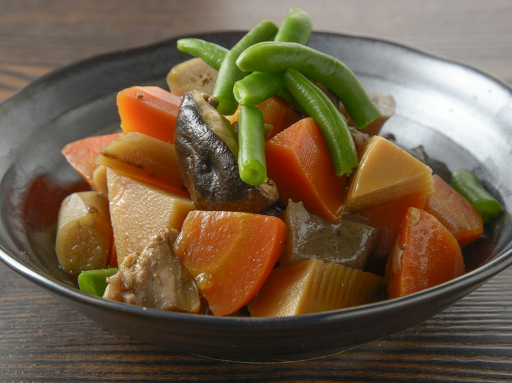 お通しとして供される、ほっと落ち着く福岡の家庭料理『がめ煮』