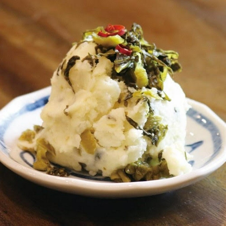 柚子胡椒と高菜漬けがアクセント。パンチが効いた大人の『ポテトサラダ』