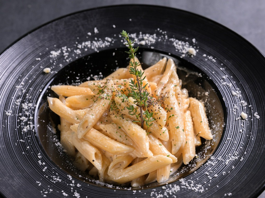 チーズ好きにはたまらない、芳醇な香りに包まれる『3種のチーズペンネ』