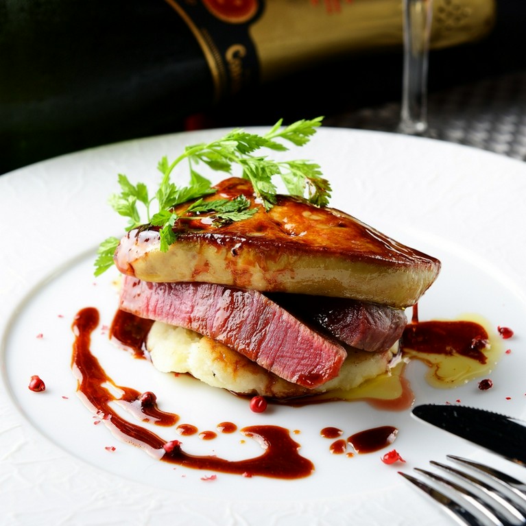牛フィレ肉とフォアグラのロッシーニ風