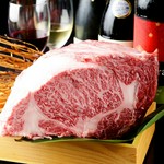 濃厚な肉の旨みが最大の特徴です。肉質が柔らかく、全体的に霜降り部分も多いので、ステーキにすると味も見栄えも抜群の部位です。舌の上でお肉がとろける瞬間を楽しみたい方におすすめです。