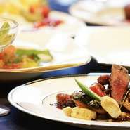 +2000円(税込)で2時間飲み放題
その他、ご予算・時間帯ご相談承ります。