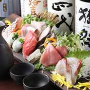 新鮮な鮮魚を日替わりでお届けします。お造り、焼き、揚げ、煮物、どれをとってもご満足頂けることまちがいなし！