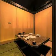 安心の個室でゆっくりとお食事をお楽しみください！
少人数での集まりにももちろん個室でご対応させていただきます♪
