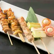 1本1本丁寧に焼き上げた焼鳥は、日替わりのオススメ5種でご用意いたします。