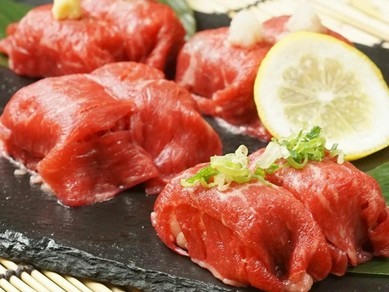 黒毛和牛の炙り肉すし