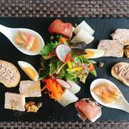 海沿いの小さなビストロでゆっくりチルタイム