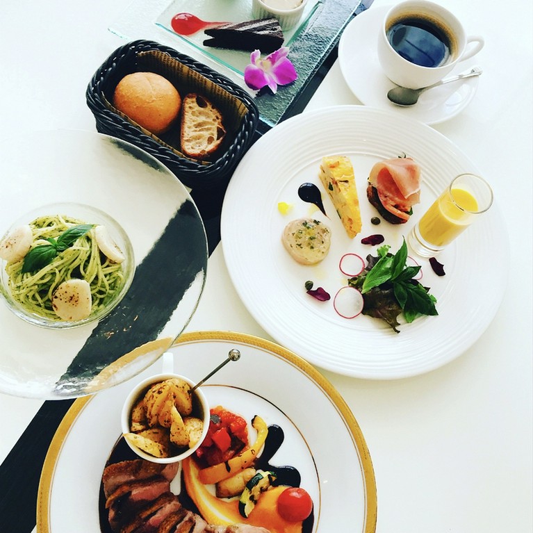 ランチ、ディナー供にコースをご注文できます