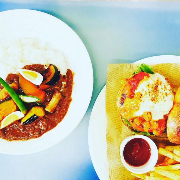 ランチの人気の組み合わせはカレー&バーガー