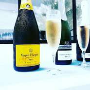 グラスでのスパークリングをはじめオーガニックワインも500円～