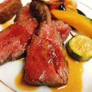 県産黒毛和牛の本部牛を使った贅沢なコース
農林水産大臣賞を受賞した本物の旨味をご堪能ください