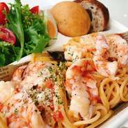 宜野座村産車海老のオマールソースパスタ