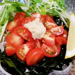 こちらも爽やか路線で売ってます。小さいトマトですみません。
