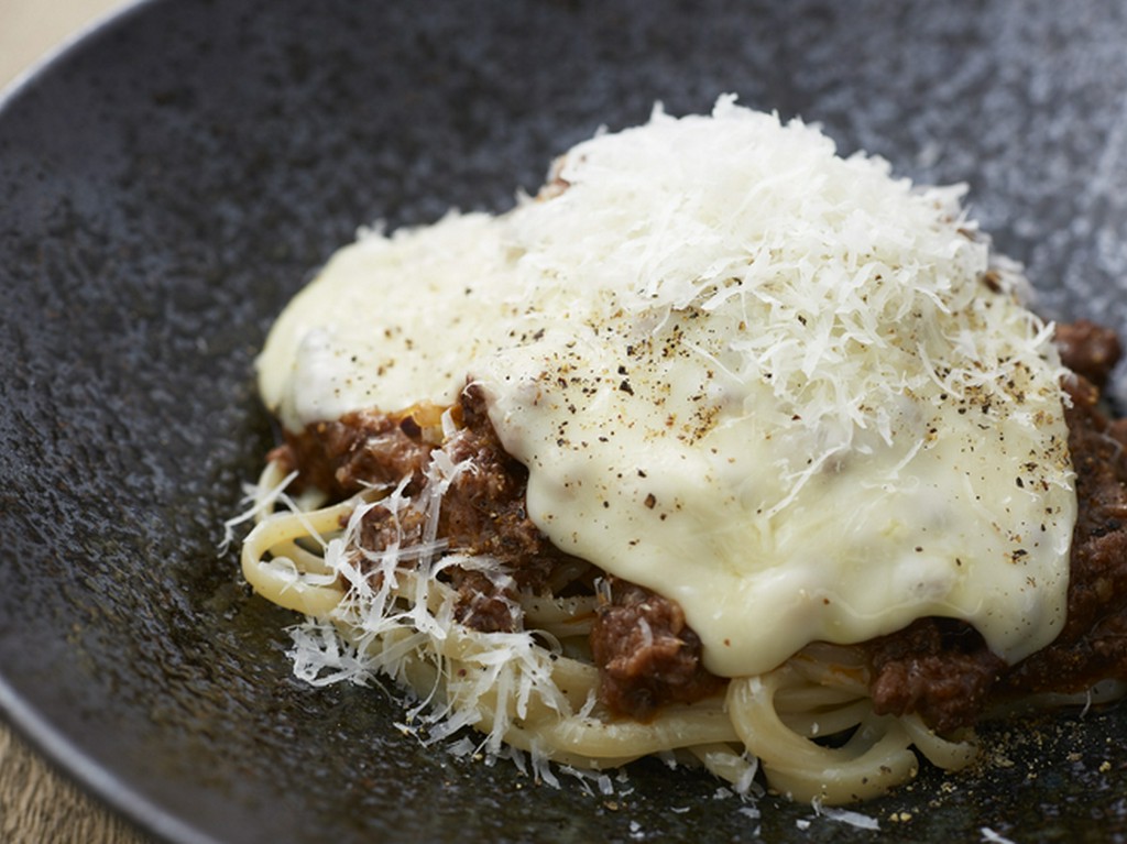 チーズフォンデュがけ淡路産ビーフの島ミートソース