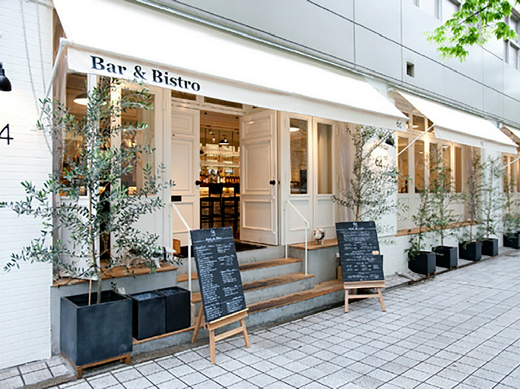 店内もゆったりとお席をご用意しております