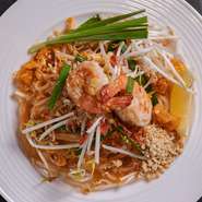 ファミリー利用も歓迎。アレルギー食材の変更や、辛さの調整も細かく対応可。子ども向けの味の調整はスタッフまでご相談を。家族で気兼ねなくタイ料理を満喫できます。