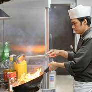 ゲストに合わせた味の細かい調整も、さまざまな国のレストランを経験してきた料理人ならでは。アレルギー食材への対応から、辛さの調整までおまかせあれ。それぞれのニーズにもしっかり向き合ってくれます。