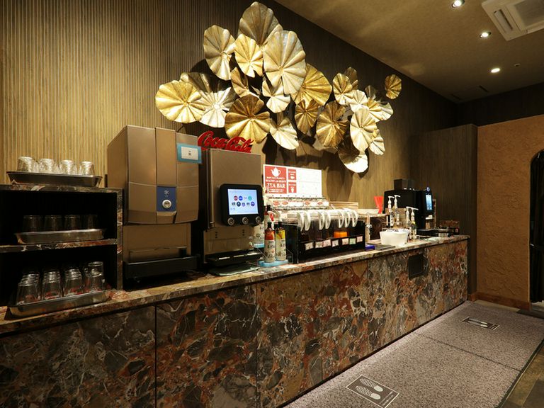 料理とセットでぜひオーダーしたいスープ&ドリンクバー