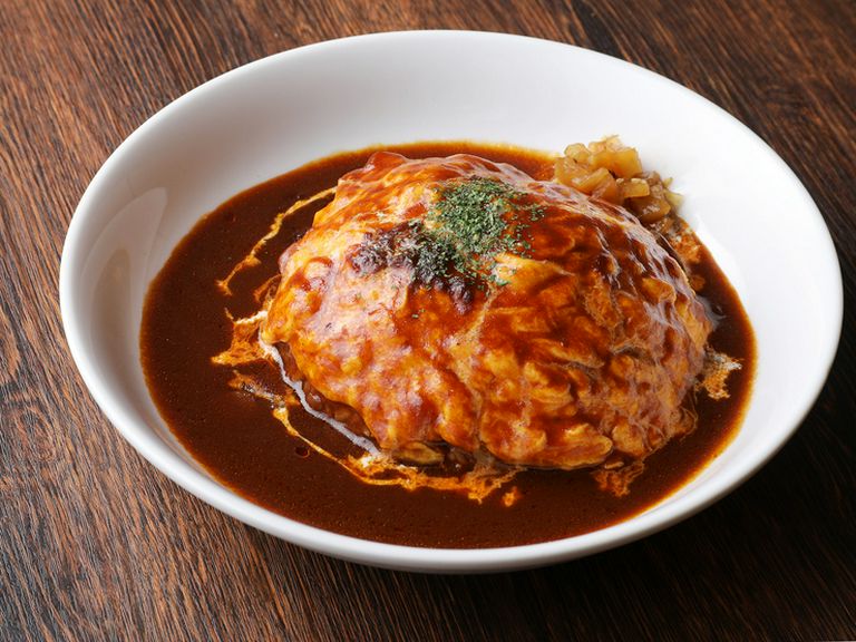 子どもから大人まで世代を超えて愛され続ける看板メニュー『ふわふわ帽子のオムライス』