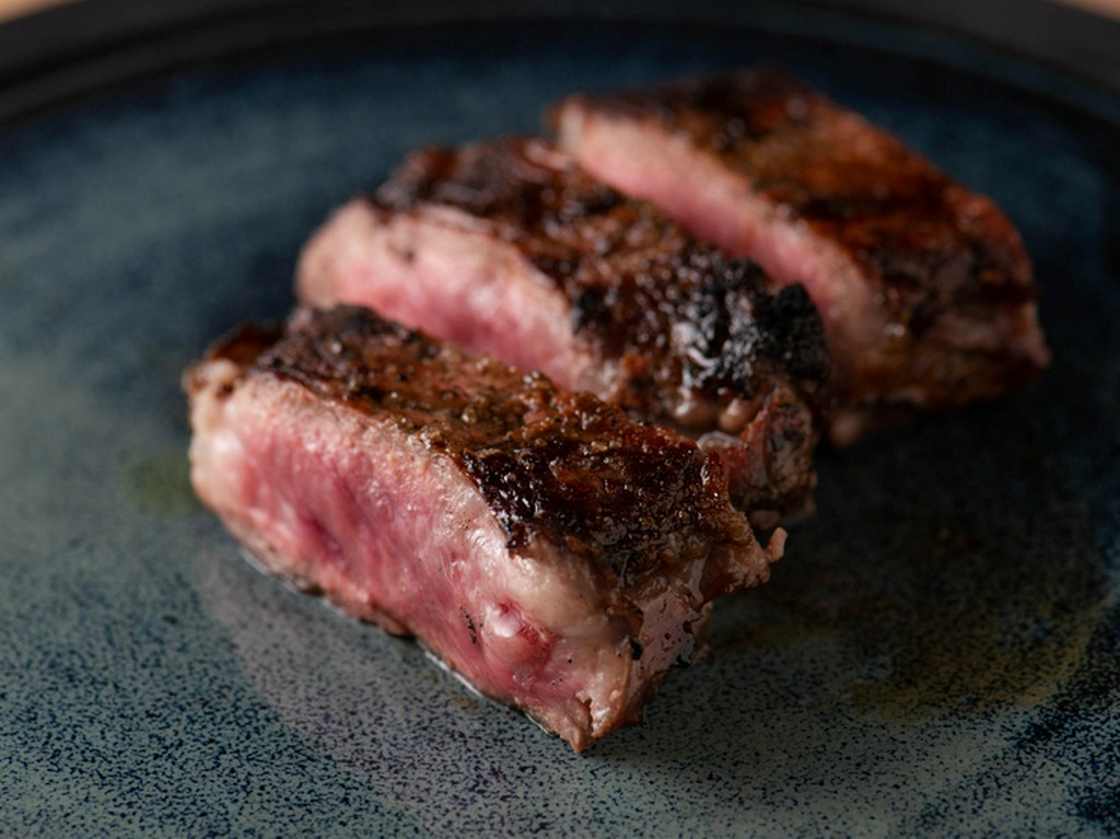 “これまで以上のあか牛ステーキ”。宮本シェフ渾身の逸品『東海大　　阿蘇のあか牛ビステッカ』