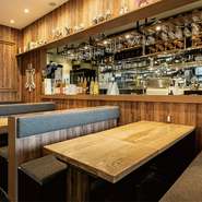 ゆっくりくつろげるソファ席