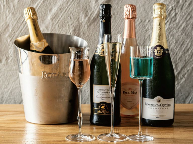 ワイン全30銘柄を『グラス』でお楽しみ頂け、飲み比べもご用意♪