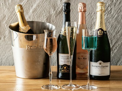 ワイン全30銘柄を『グラス』でお楽しみ頂け、飲み比べもご用意♪