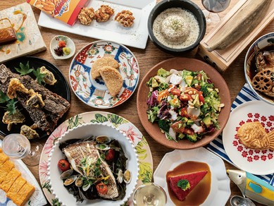 コースは全3種・3,000円〜、飲放題は+1,500円で全50種以上！