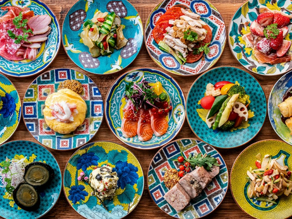 大阪(梅田＆北新地)で４店舗、東京(青山＆多摩市)で２店舗運営しております。