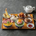 まずは『いくら丼』、
つづいて『牛ステーキ丼』、
〆に『海鮮茶漬け』

なんて楽しみ方も出来ますよっ♪

※階段定食のご予約は承っておりません。ご来店して頂いたお客様から、順番にオーダーを承ります。