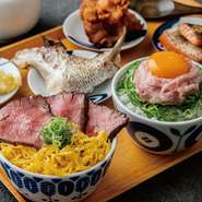 ●二種の丼
　選べる海鮮丼＆炙り牛丼
●四種のおかず
・天ぷら三種盛り
・とりの唐揚げ
・鯛のカマ焼き
・サーモンハラス