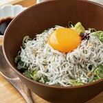 しらす丼 / 鯛出汁 / 小鉢２種 / お漬物